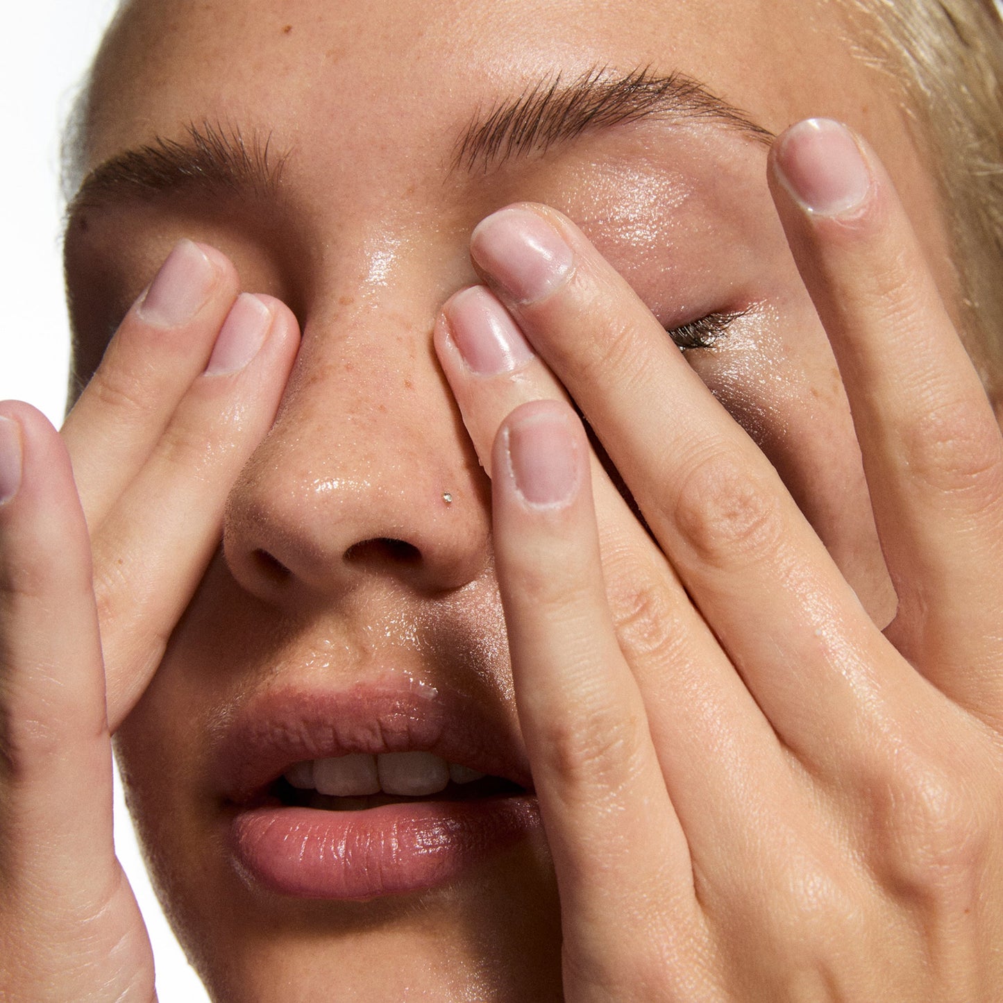 glycerin-gentle-purifying-cleanser-a6 Glycerin_Model_2000x2000_fb7bb6c7-6960-48b4-8f15-2bbecb166f38.jpg