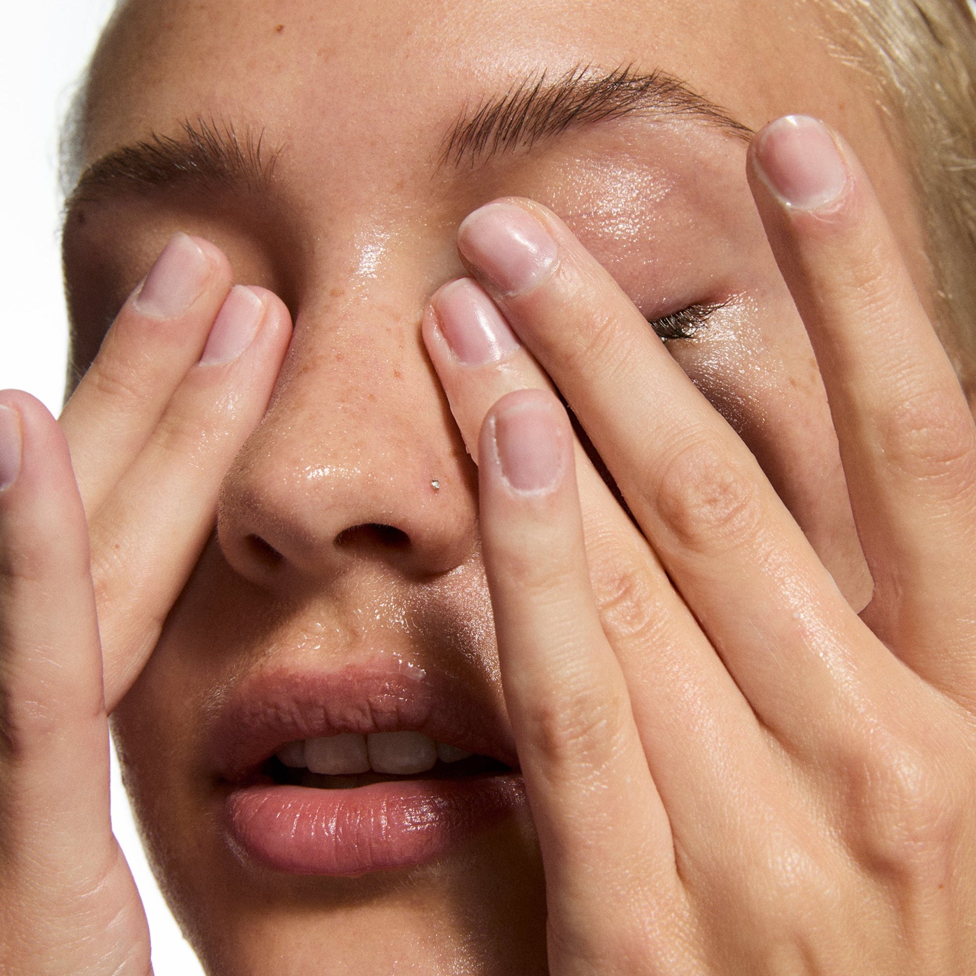 glycerin-gentle-purifying-cleanser-a6 Glycerin_Model_2000x2000_fb7bb6c7-6960-48b4-8f15-2bbecb166f38.jpg
