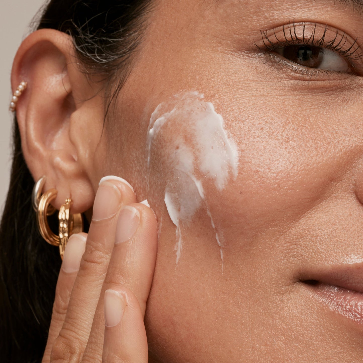 simple-skincare-cleanser-and-ceramide-moisturizer-duo-a0 INKEY_DTC_Bio-ActiveCeramide_Ppage_Model_02_dd0fc443-e441-4e82-ac65-ebe93c1b6365_1.jpg