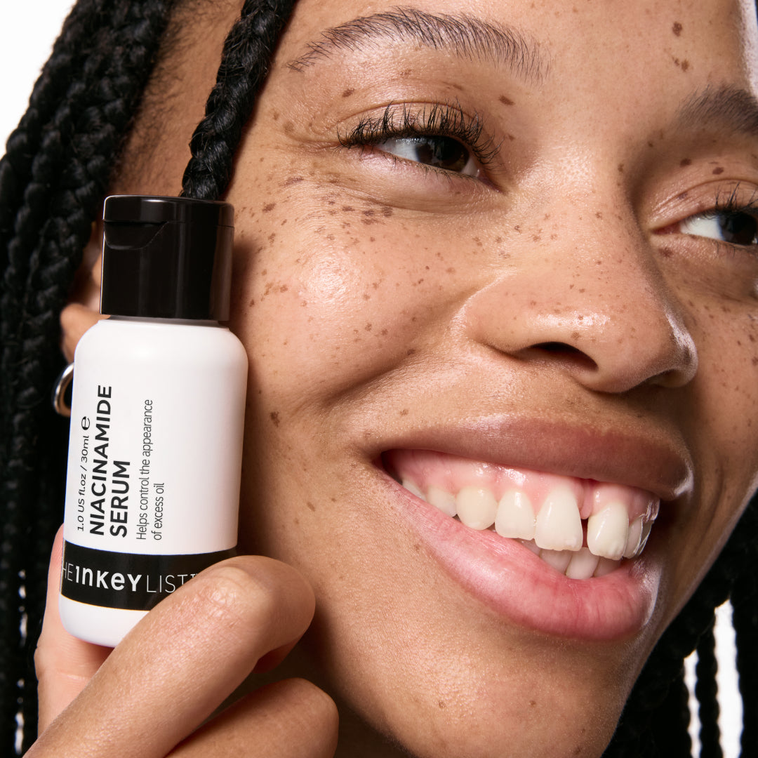 10-niacinamide-serum-duo-c1 Model01_d6be0920-41bd-4df2-8281-5a1face2e177.jpg