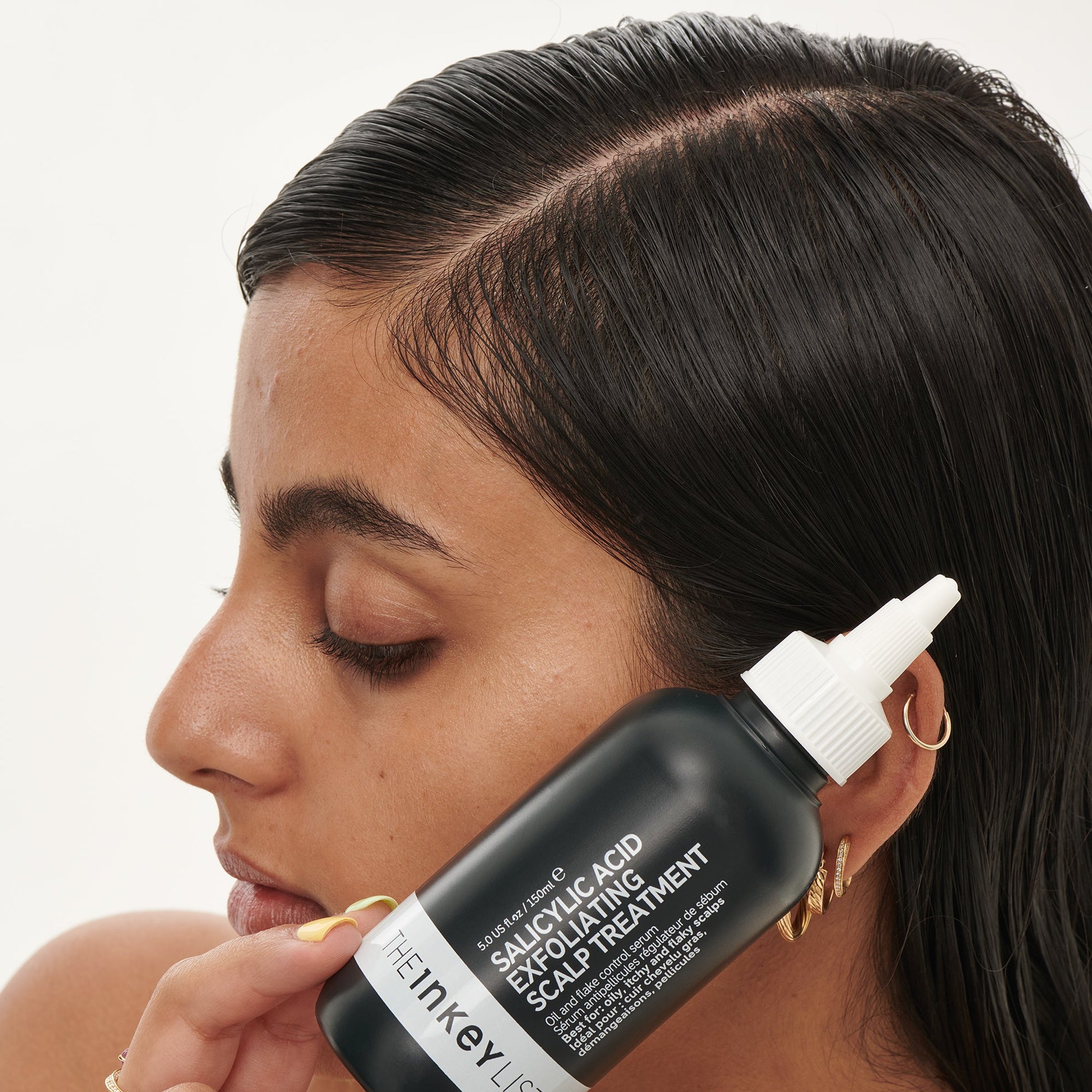 clean-and-healthy-scalp-duo-d1 SallyHAIR_ModelLifestyle_2e55b949-fa6c-43b1-8dc6-497be78c74bb.jpg